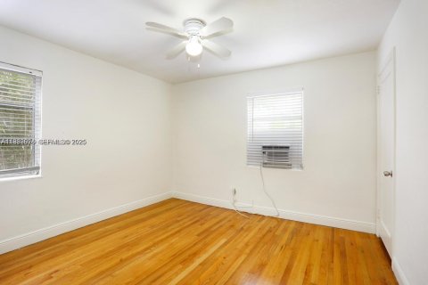 Снять в аренду квартиру в Корал-Гейблс, Флорида 2 спальни, 82.13м2, № 1989416 - фото 23