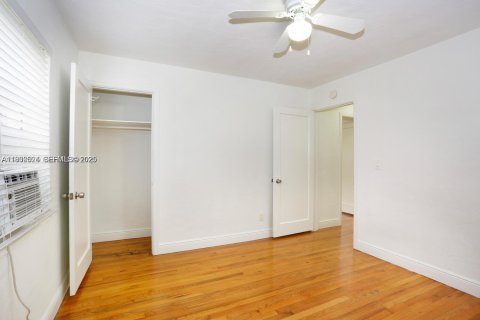 Снять в аренду квартиру в Корал-Гейблс, Флорида 2 спальни, 82.13м2, № 1989416 - фото 24