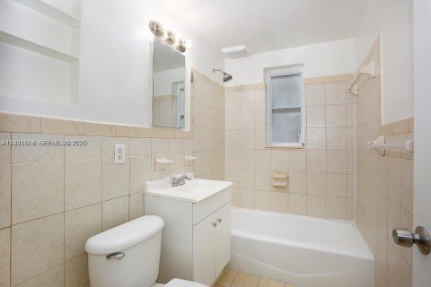 Снять в аренду квартиру в Корал-Гейблс, Флорида 2 спальни, 82.13м2, № 1989416 - фото 19