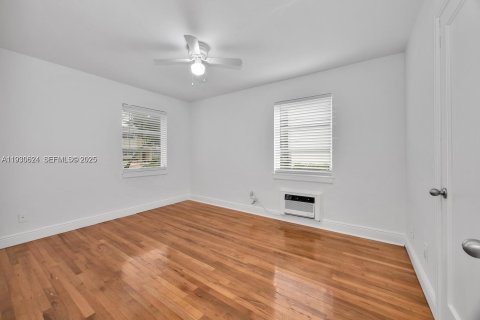 Снять в аренду квартиру в Корал-Гейблс, Флорида 2 спальни, 82.13м2, № 1989416 - фото 29