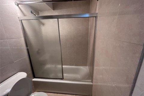 Copropriété à louer à Miami, Floride: 3 chambres, 112.04 m2 № 2016834 - photo 7
