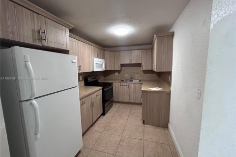 Condo à Miami, Floride, 3 chambres  № 2016834