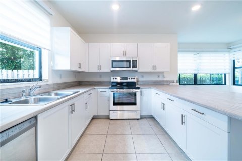 Touwnhouse à vendre à Fort Lauderdale, Floride: 3 chambres, 147.34 m2 № 1971657 - photo 16