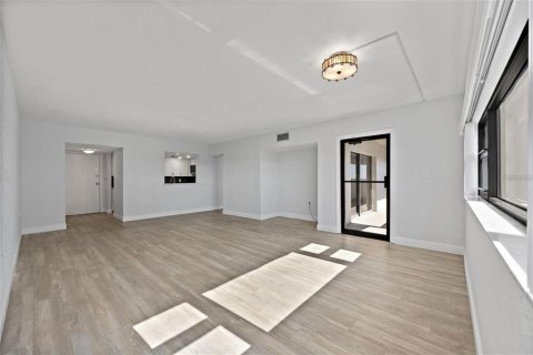 Condominio en alquiler en Tampa, Florida, 2 dormitorios, 122.63 m2 № 2196670 - foto 9