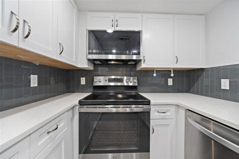 Condominio en alquiler en Tampa, Florida, 2 dormitorios, 122.63 m2 № 2196670 - foto 5