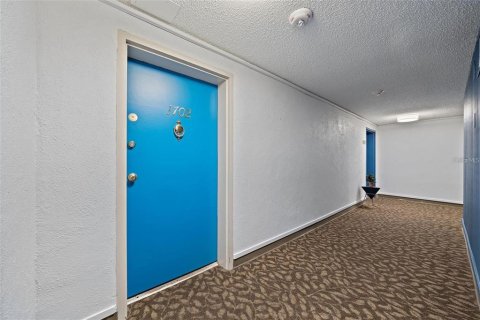Condominio en alquiler en Tampa, Florida, 2 dormitorios, 122.63 m2 № 2196670 - foto 2