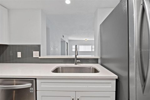 Condominio en alquiler en Tampa, Florida, 2 dormitorios, 122.63 m2 № 2196670 - foto 6