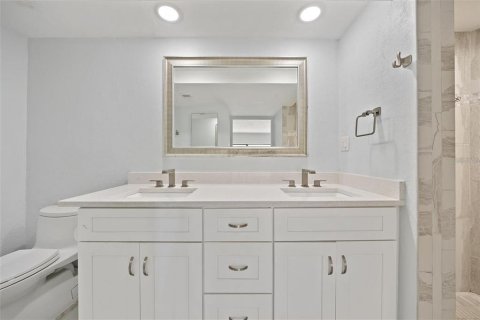 Condominio en alquiler en Tampa, Florida, 2 dormitorios, 122.63 m2 № 2196670 - foto 12