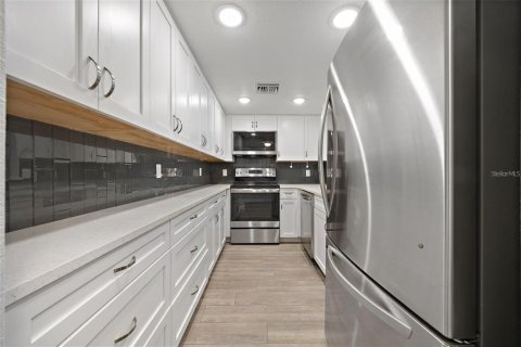 Condominio en alquiler en Tampa, Florida, 2 dormitorios, 122.63 m2 № 2196670 - foto 4