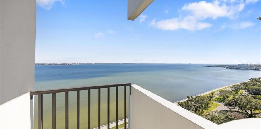 Condominio en Tampa, Florida, 2 dormitorios № 2196670