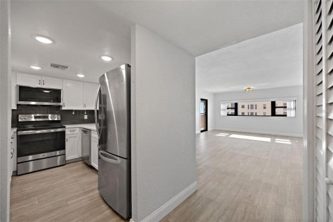Condominio en alquiler en Tampa, Florida, 2 dormitorios, 122.63 m2 № 2196670 - foto 3