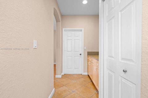 Купить виллу или дом в Хомстед, Флорида 4 спальни, 258.55м2, № 2062907 - фото 14