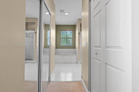 Купить виллу или дом в Хомстед, Флорида 4 спальни, 258.55м2, № 2062907 - фото 25