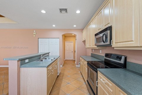 Купить виллу или дом в Хомстед, Флорида 4 спальни, 258.55м2, № 2062907 - фото 13