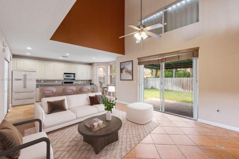 Купить виллу или дом в Хомстед, Флорида 4 спальни, 258.55м2, № 2062907 - фото 9