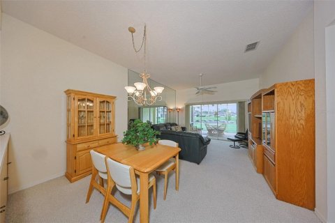 Condo in Sun City Center, Florida, 2 bedrooms  № 1772028 - photo 11