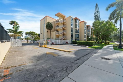 Copropriété à vendre à Sunny Isles Beach, Floride: 1 chambre, 50.72 m2 № 1930328 - photo 1