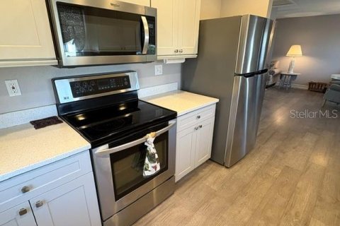 House in Sun City Center, Florida 1 bedroom, 77.48 sq.m. № 2379620 - photo 8