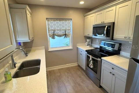 House in Sun City Center, Florida 1 bedroom, 77.48 sq.m. № 2379620 - photo 6
