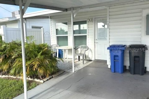 House in Sun City Center, Florida 1 bedroom, 77.48 sq.m. № 2379620 - photo 2