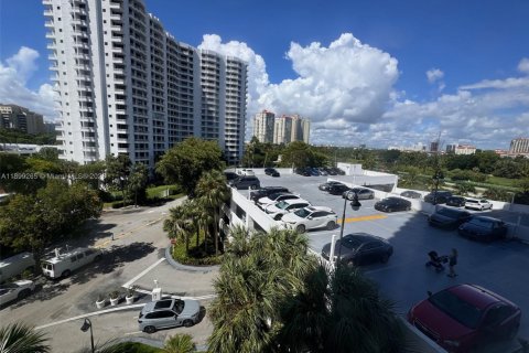 Copropriété à louer à Aventura, Floride: 2 chambres, 126.44 m2 № 1951194 - photo 1