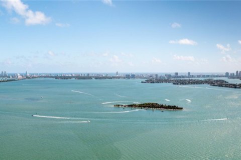 Condo in Miami, Florida, 4 bedrooms  № 2014010