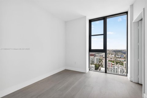 Condo in Miami, Florida, 4 bedrooms  № 2014010 - photo 26