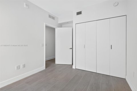 Condo in Miami, Florida, 4 bedrooms  № 2014010 - photo 27