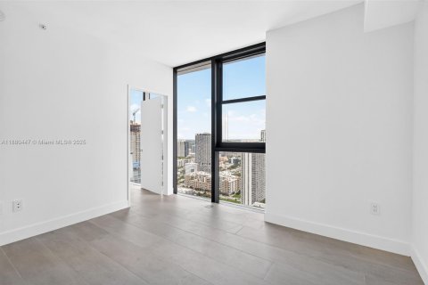 Condo in Miami, Florida, 4 bedrooms  № 2014010 - photo 19