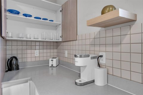 Купить виллу или дом в Форт-Лодердейл, Флорида 3 спальни, 111.11м2, № 2026246 - фото 12