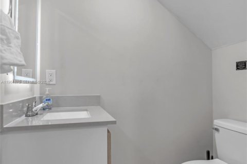 Купить виллу или дом в Форт-Лодердейл, Флорида 3 спальни, 111.11м2, № 2026246 - фото 27