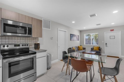 Купить виллу или дом в Форт-Лодердейл, Флорида 3 спальни, 111.11м2, № 2026246 - фото 10