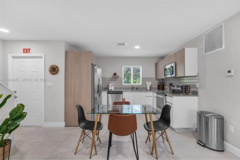 Купить виллу или дом в Форт-Лодердейл, Флорида 3 спальни, 111.11м2, № 2026246 - фото 8