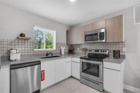 Купить виллу или дом в Форт-Лодердейл, Флорида 3 спальни, 111.11м2, № 2026246 - фото 11