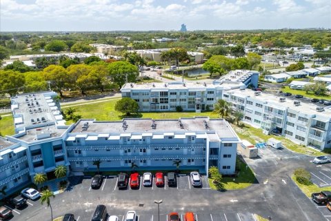 Condo in Hollywood, Florida, 1 bedroom  № 1849277 - photo 8