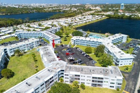 Condo in Hollywood, Florida, 1 bedroom  № 1849277 - photo 10
