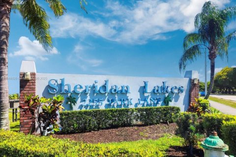 Condo in Hollywood, Florida, 1 bedroom  № 1849277 - photo 13