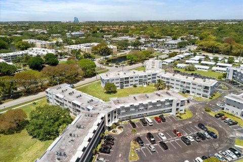 Condo in Hollywood, Florida, 1 bedroom  № 1849277 - photo 4