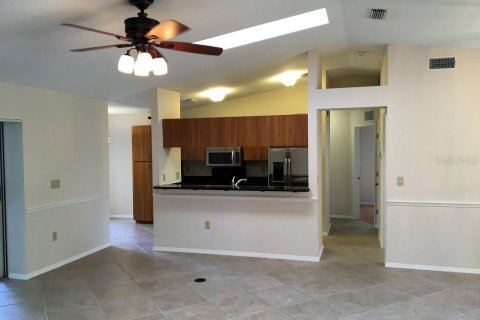 House in Sarasota, Florida 3 bedrooms, 153.01 sq.m. № 2216096 - photo 2