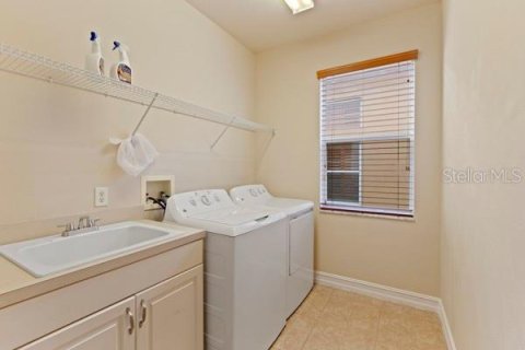 House in Wimauma, Florida 4 bedrooms, 260.03 sq.m. № 2133792 - photo 29
