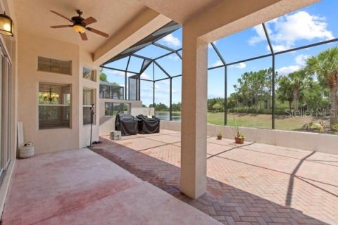 House in Wimauma, Florida 4 bedrooms, 260.03 sq.m. № 2133792 - photo 24