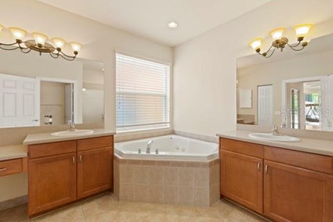 House in Wimauma, Florida 4 bedrooms, 260.03 sq.m. № 2133792 - photo 20