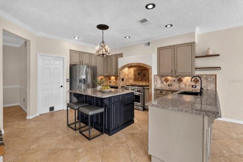 House in Oviedo, Florida 4 bedrooms, 361.02 sq.m. № 2393733 - photo 10