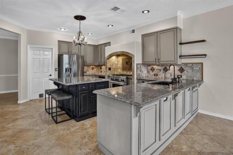 House in Oviedo, Florida 4 bedrooms, 361.02 sq.m. № 2393733 - photo 7