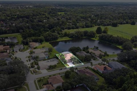 House in Oviedo, Florida 4 bedrooms, 361.02 sq.m. № 2393733 - photo 6