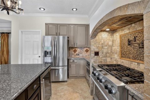 House in Oviedo, Florida 4 bedrooms, 361.02 sq.m. № 2393733 - photo 12