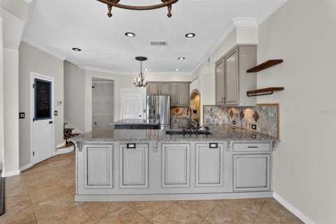 House in Oviedo, Florida 4 bedrooms, 361.02 sq.m. № 2393733 - photo 15