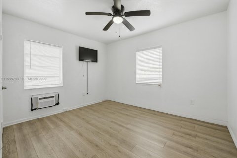 Villa ou maison à louer à Miami, Floride: 2 chambres, 138.61 m2 № 2024456 - photo 7
