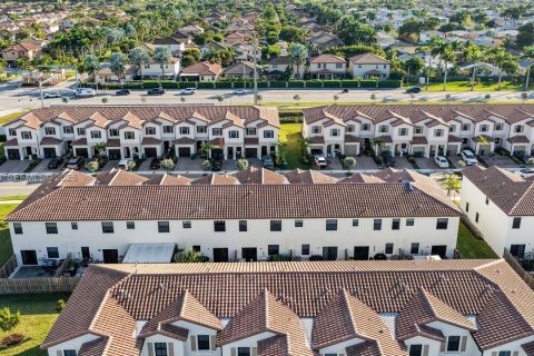 Touwnhouse à vendre à Homestead, Floride: 3 chambres, 157.47 m2 № 2066724 - photo 10