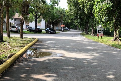 Снять в аренду кондоминиум в Майами, Флорида 2 спальни, 90.86м2, № 2003753 - фото 27